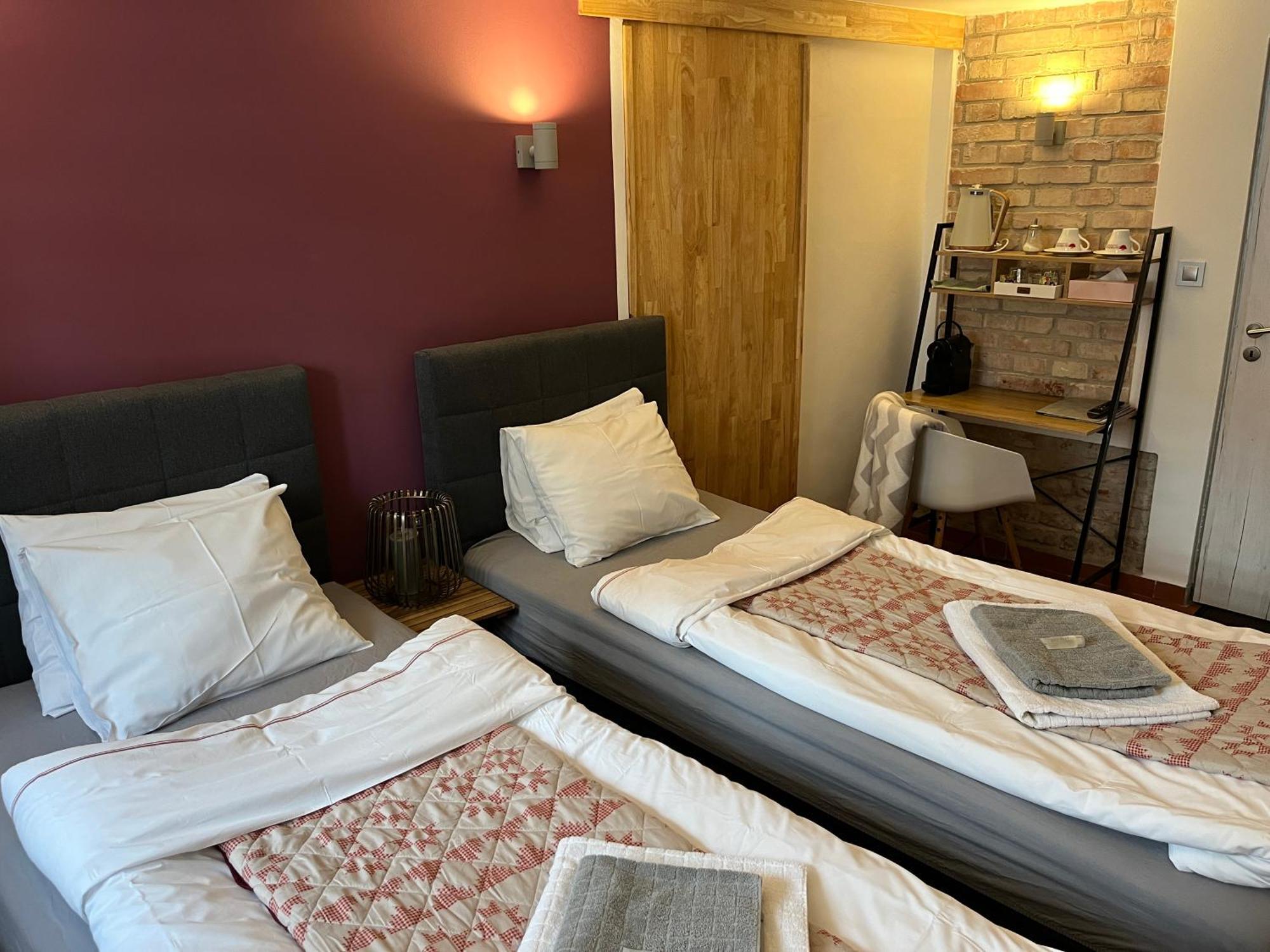 Pension Skylark Pardubice Exterior foto